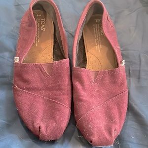 Size 8 toms burgundy